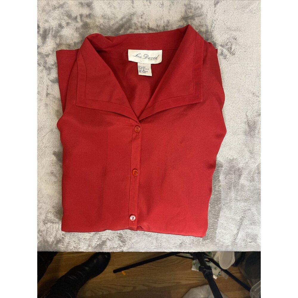 LEE DAVID Collection Shirt Womens Sz M 100% Silk Blouse Button Up. Crimson Red